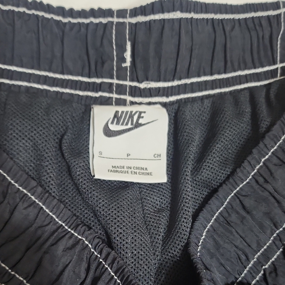 Nike Black Athletic Shorts - Picture 2 of 3